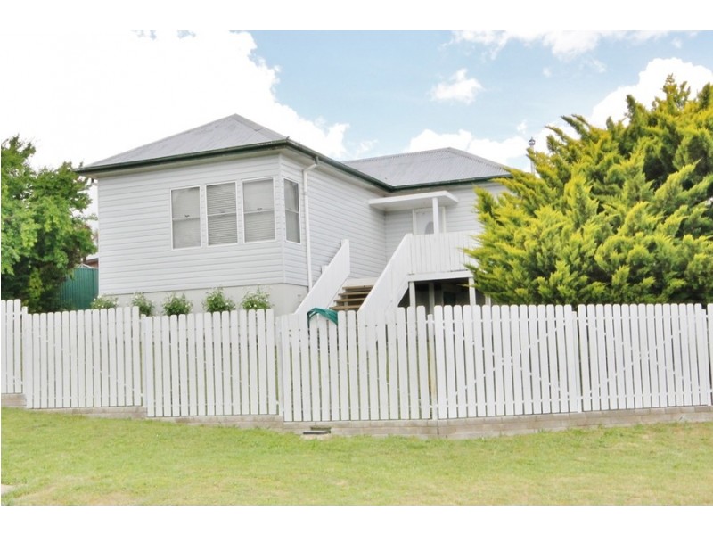 12 Henderson Street, West Bathurst NSW 2795