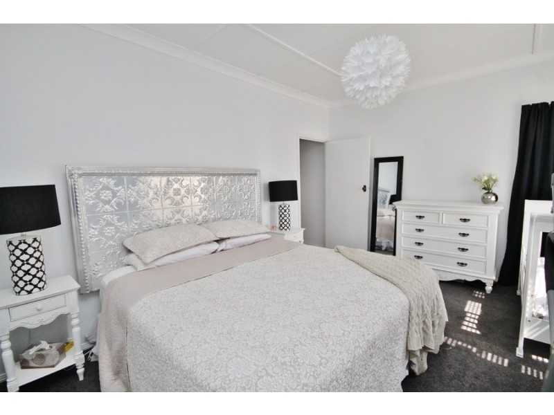 12 Henderson Street, West Bathurst NSW 2795