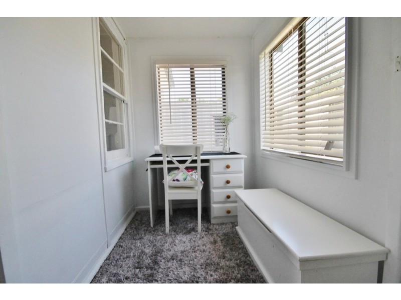 12 Henderson Street, West Bathurst NSW 2795