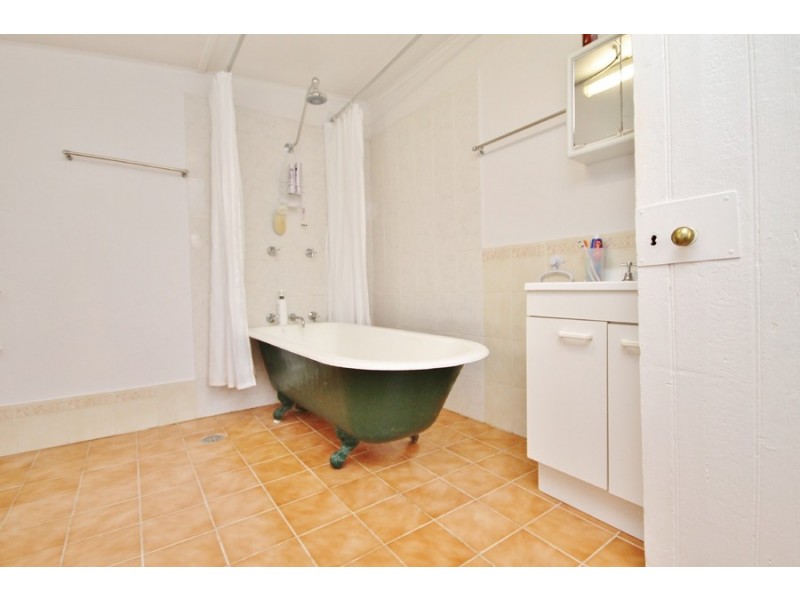 105 Seymour Street, Bathurst NSW 2795