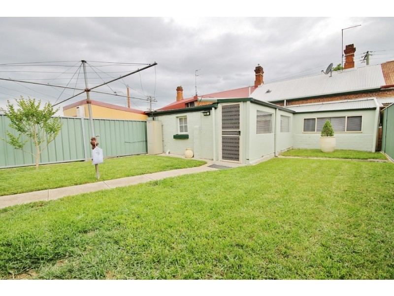 105 Seymour Street, Bathurst NSW 2795