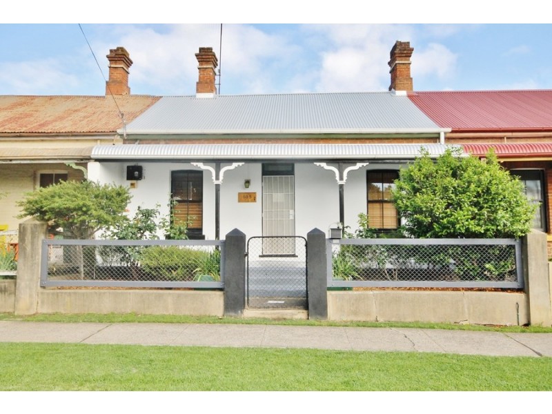 105 Seymour Street, Bathurst NSW 2795