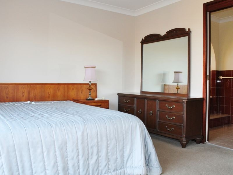 4 Heylin Place, South Bathurst NSW 2795