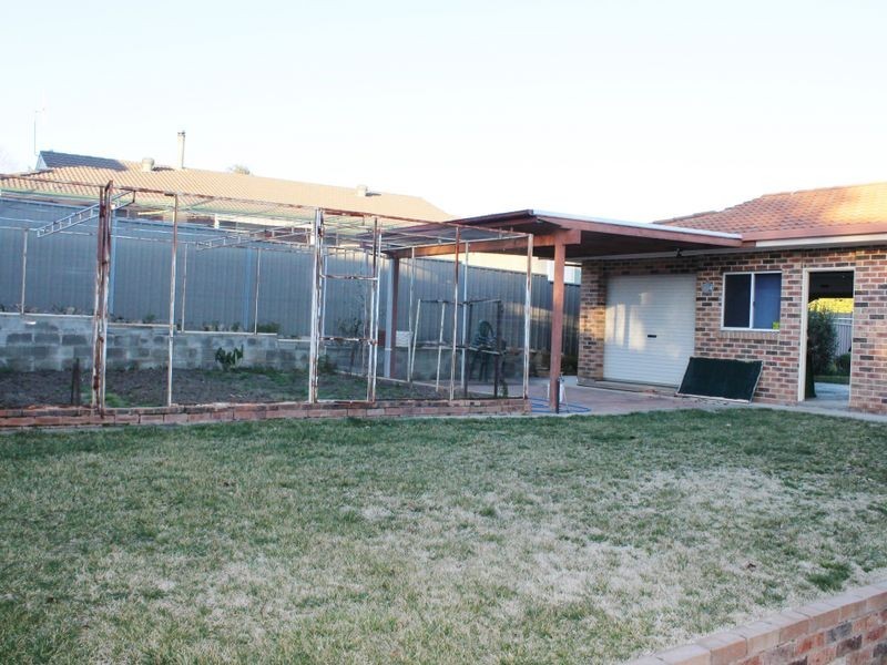 4 Heylin Place, South Bathurst NSW 2795