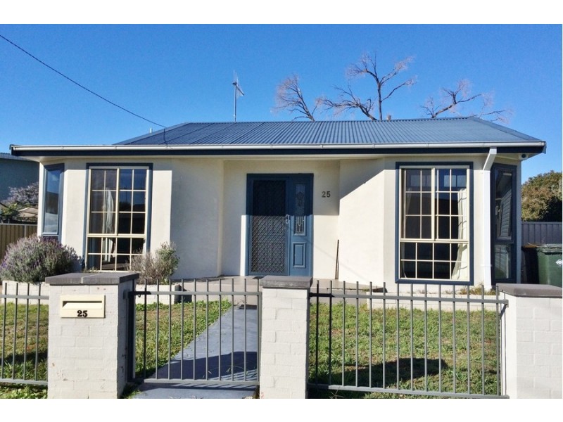 25 Alamein Walk, Bathurst NSW 2795