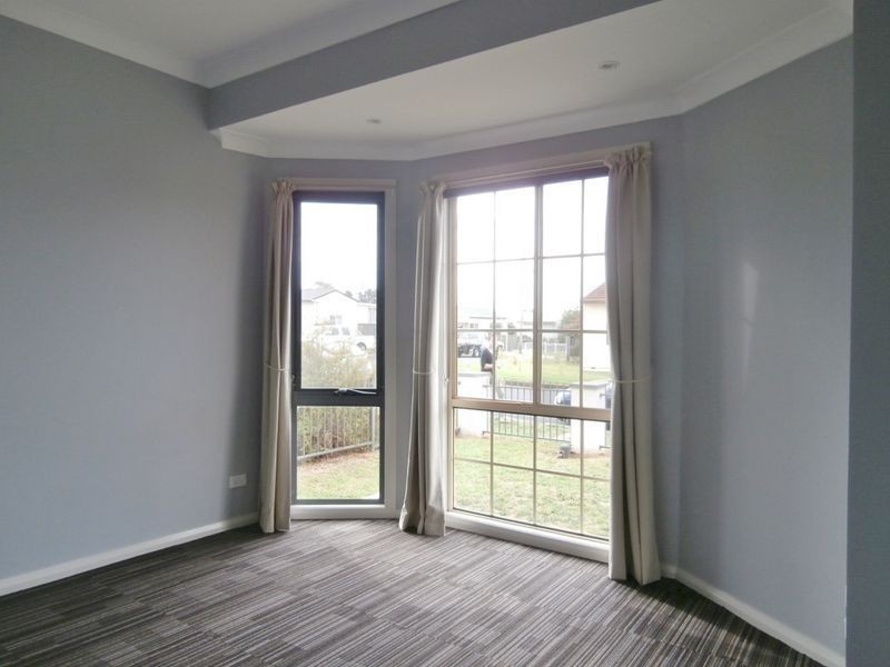 25 Alamein Walk, Bathurst NSW 2795