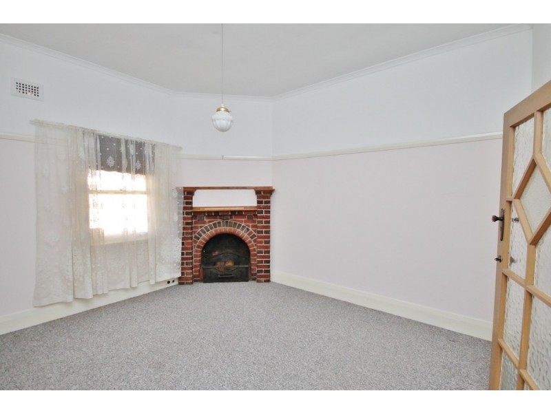 105 Keppel Street, Bathurst NSW 2795