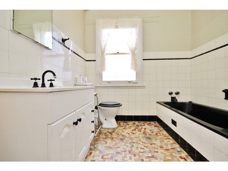 105 Keppel Street, Bathurst NSW 2795