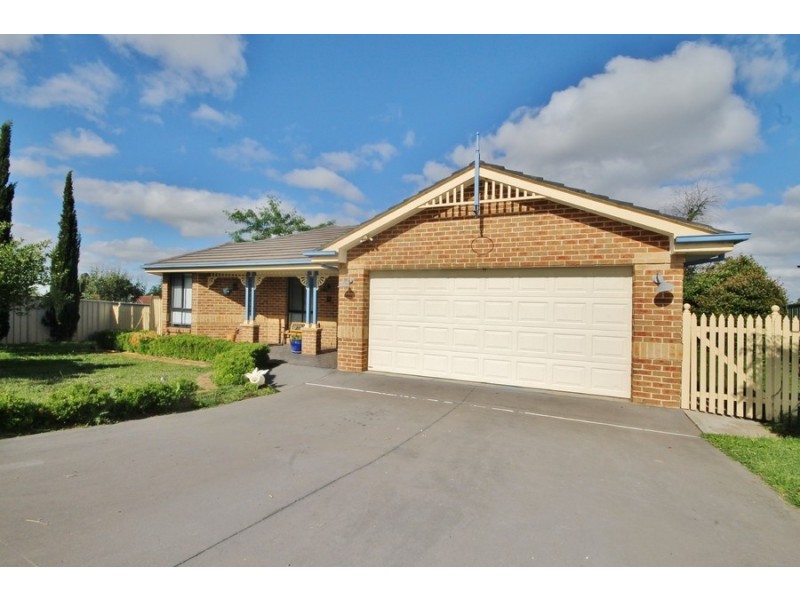 4 Lindens Close, Kelso NSW 2795