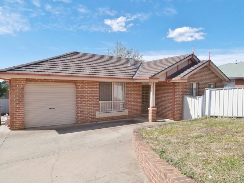 4/5 Dees Close, Bathurst NSW 2795