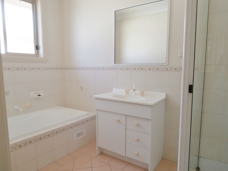 4/5 Dees Close, Bathurst NSW 2795