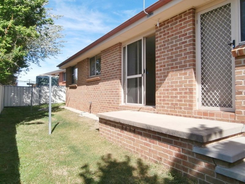 4/5 Dees Close, Bathurst NSW 2795