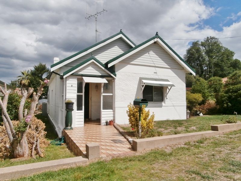 8 Gladstone Street, Bathurst NSW 2795