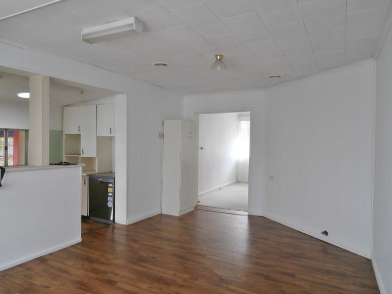 8 Gladstone Street, Bathurst NSW 2795