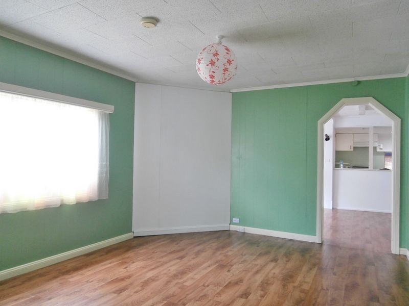 8 Gladstone Street, Bathurst NSW 2795