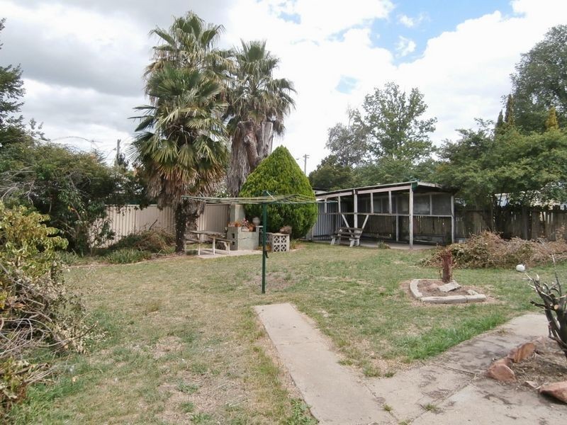 8 Gladstone Street, Bathurst NSW 2795