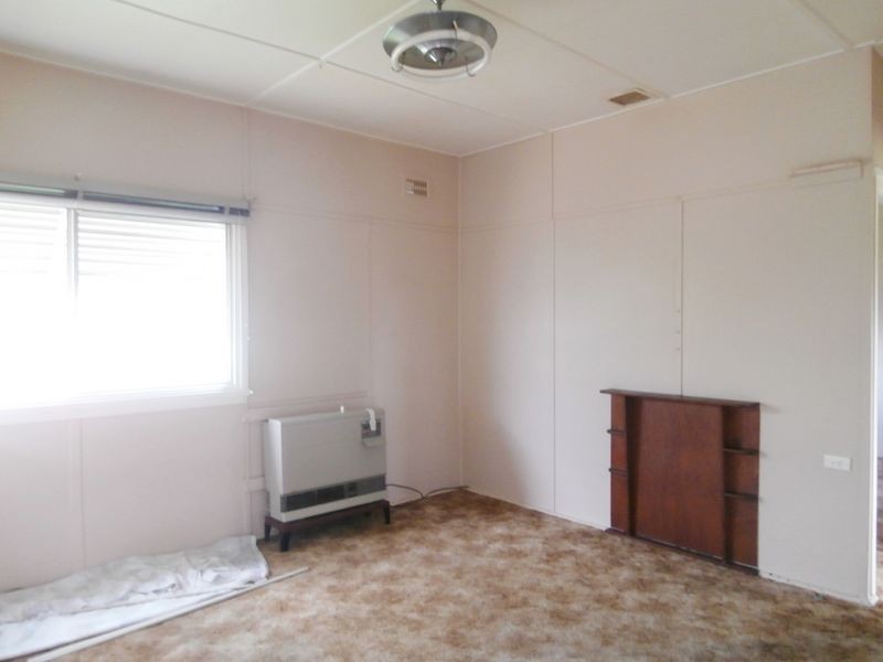 2 Coral Way, Bathurst NSW 2795