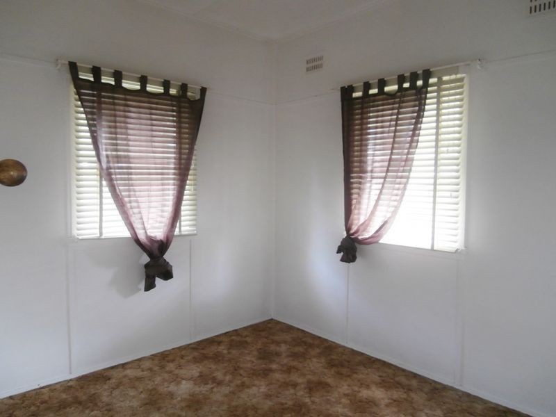 2 Coral Way, Bathurst NSW 2795