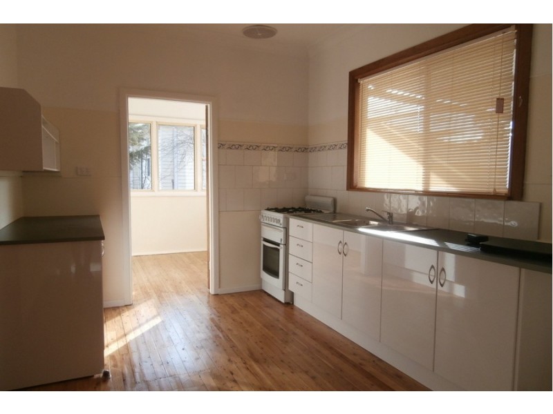 94 Sydney Road, Bathurst NSW 2795