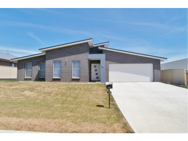 38 Mendel Drive, Bathurst NSW 2795