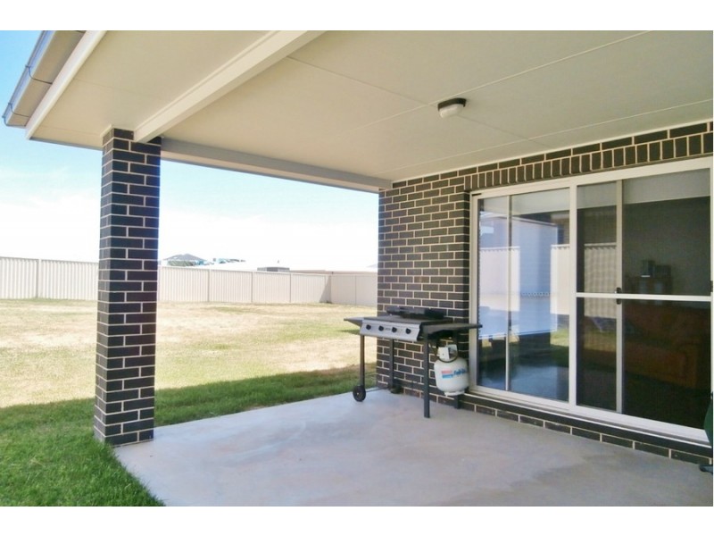 38 Mendel Drive, Bathurst NSW 2795