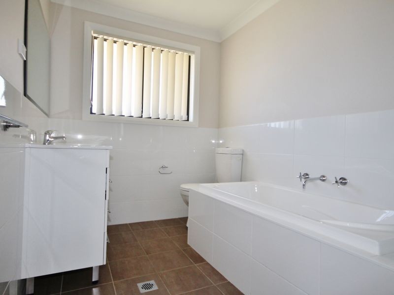 1 Jade Close, Bathurst NSW 2795