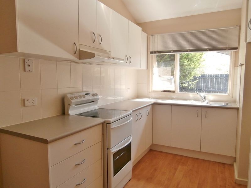 12 Ribbon Gum Place, Bathurst NSW 2795