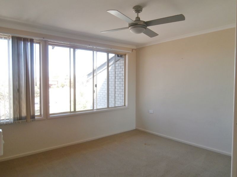 12 Ribbon Gum Place, Bathurst NSW 2795