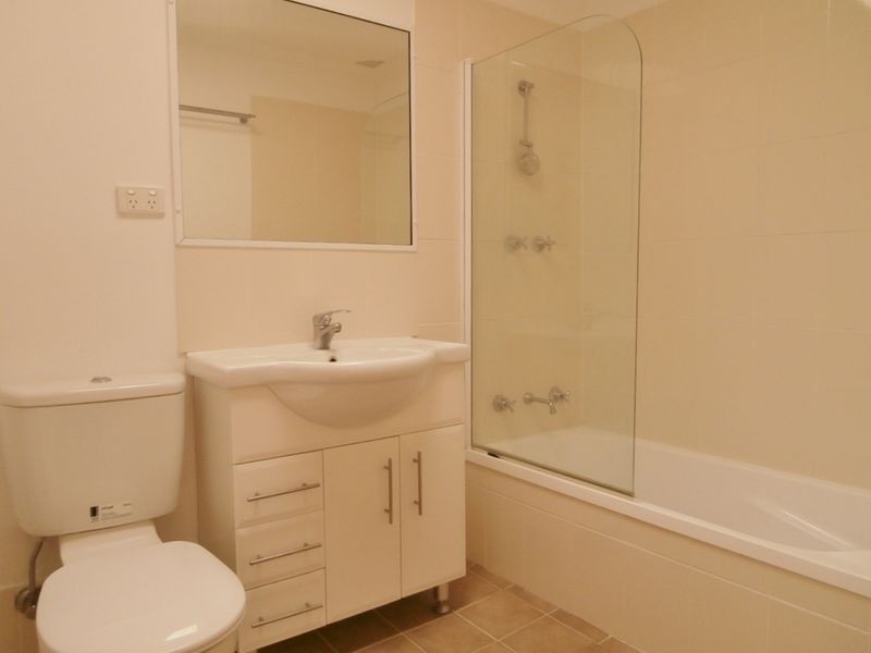 12 Ribbon Gum Place, Bathurst NSW 2795