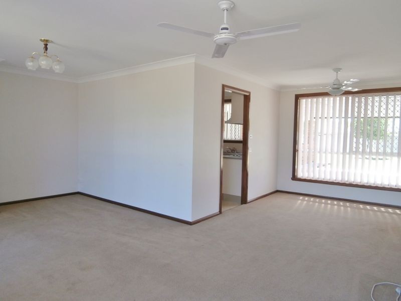 49 Freestone Way, Bathurst NSW 2795