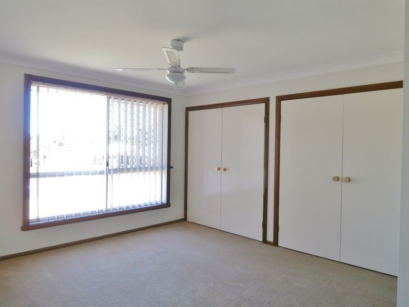 49 Freestone Way, Bathurst NSW 2795