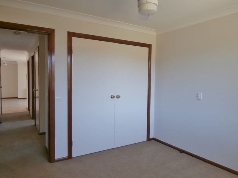 49 Freestone Way, Bathurst NSW 2795