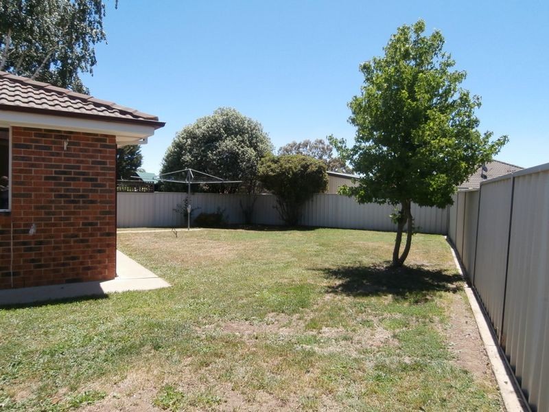 49 Freestone Way, Bathurst NSW 2795