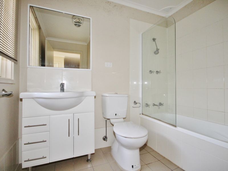 15 Ribbon Gum Place, Bathurst NSW 2795