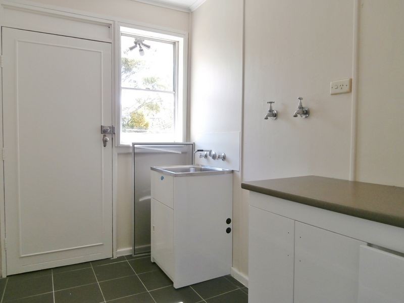 11 Arunta Street, Bathurst NSW 2795