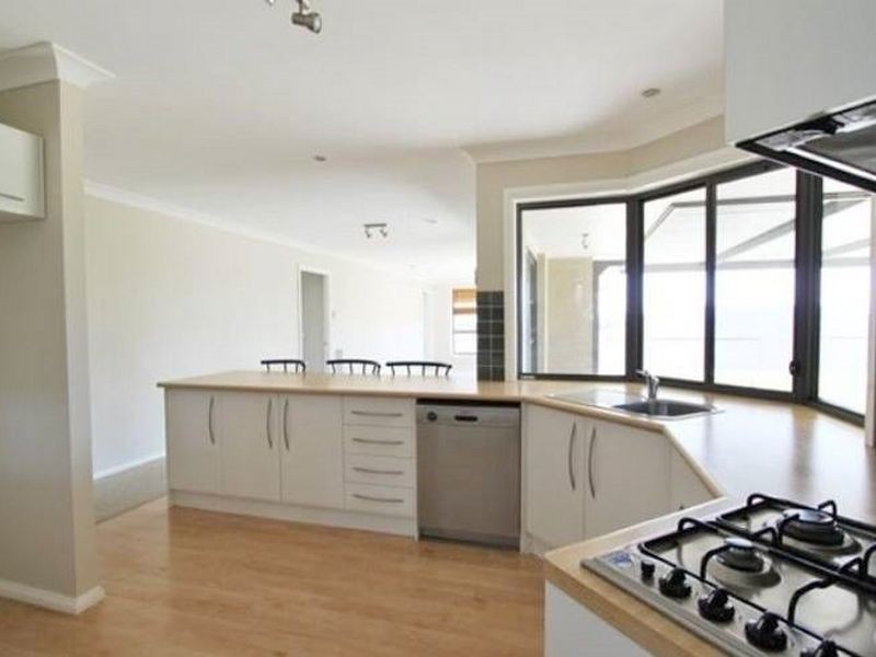 15 Howarth Close, Bathurst NSW 2795