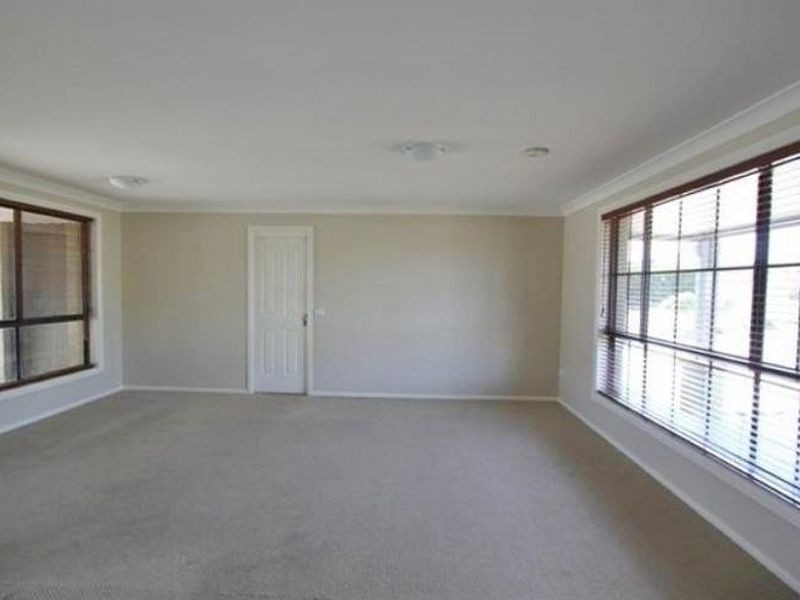 15 Howarth Close, Bathurst NSW 2795