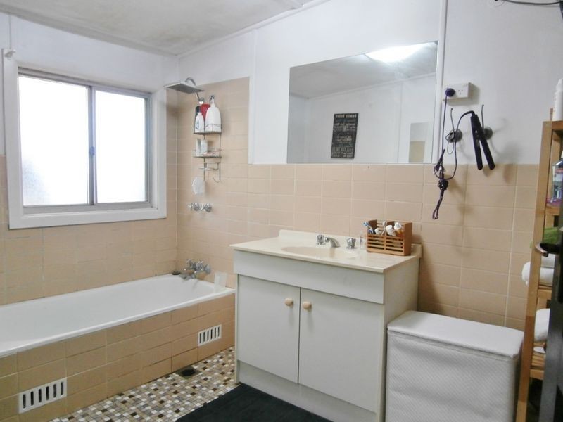 42 Rankin Street, Bathurst NSW 2795