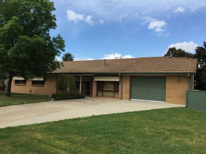 6 Merrick Close, Bathurst NSW 2795