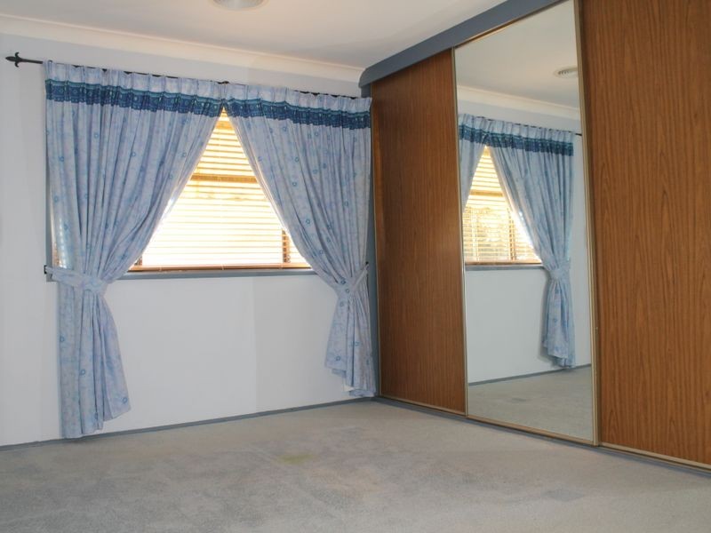 6 Merrick Close, Bathurst NSW 2795