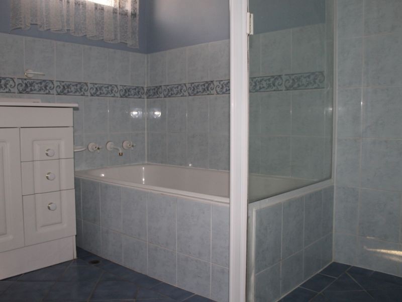 6 Merrick Close, Bathurst NSW 2795