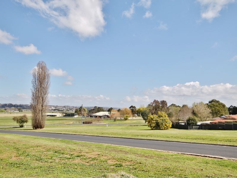 8 Camidge Close, Kelso NSW 2795