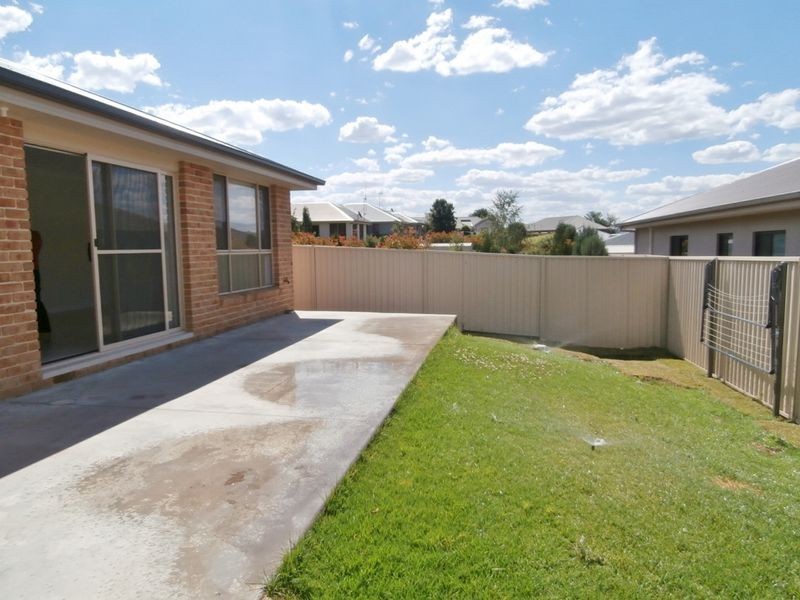 2 Joubert Drive, Bathurst NSW 2795