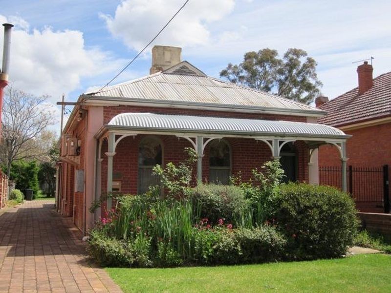 212 Russell Street, Bathurst NSW 2795