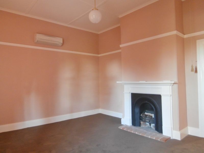 212 Russell Street, Bathurst NSW 2795