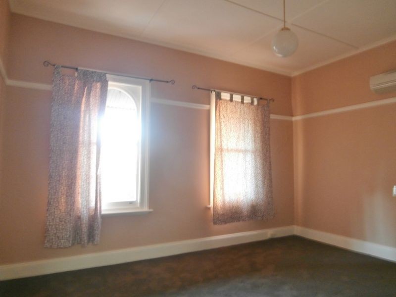 212 Russell Street, Bathurst NSW 2795