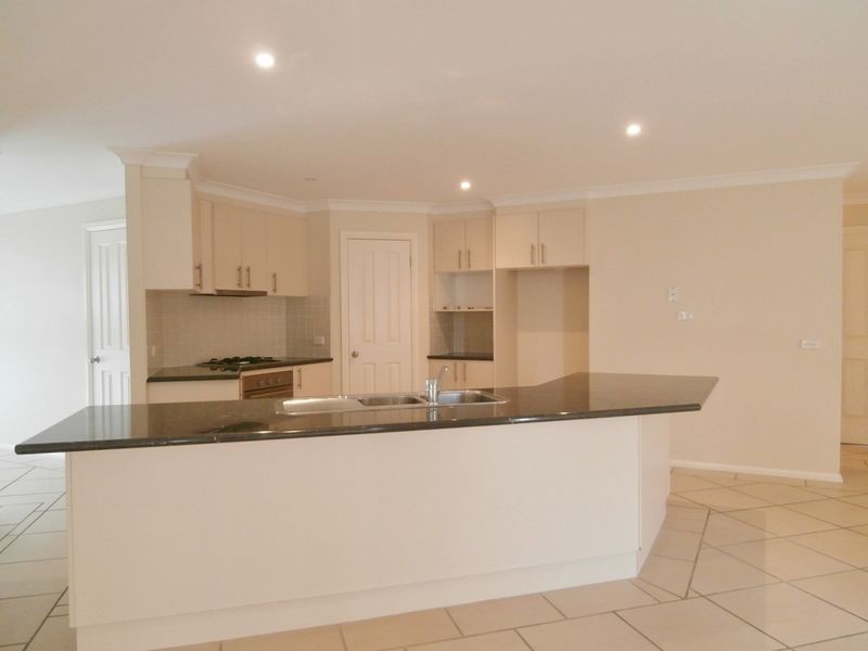 8 Joubert Drive, Bathurst NSW 2795