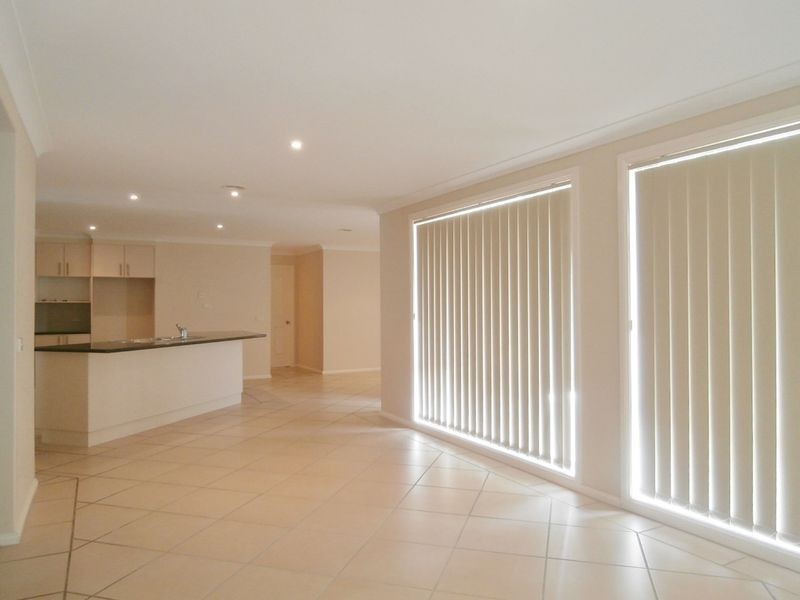 8 Joubert Drive, Bathurst NSW 2795