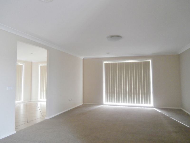 8 Joubert Drive, Bathurst NSW 2795