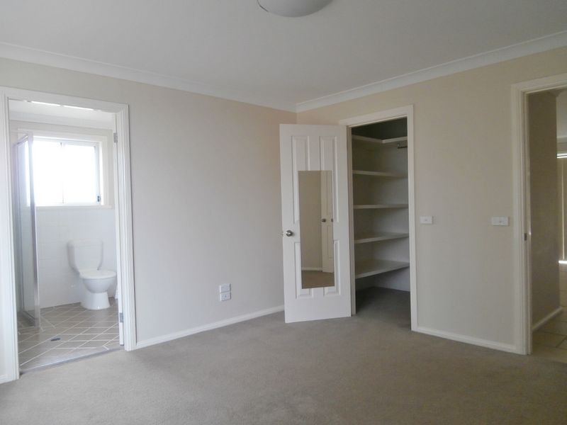 8 Joubert Drive, Bathurst NSW 2795